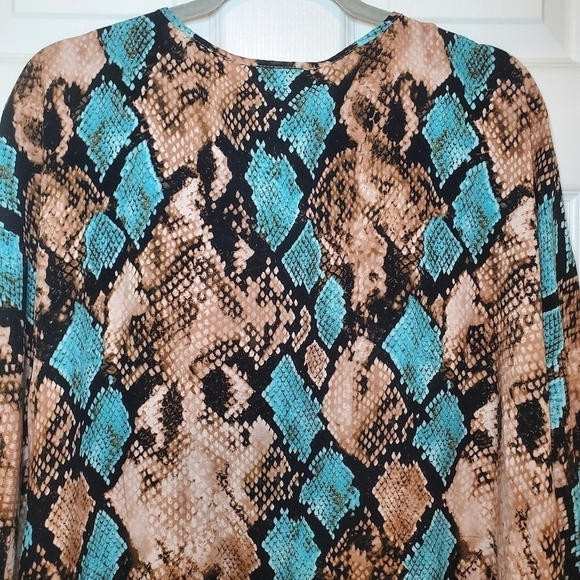 SAVANNA JANE Embroidered and Colorful Snake Print 3/4 Angel Sleeve Top Sz SMALL - Picture 7 of 9